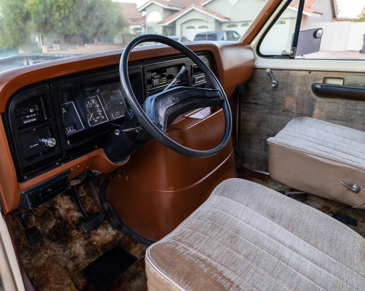 Ford-E-Series-Van-1982-Extended-Passenger-Van-14