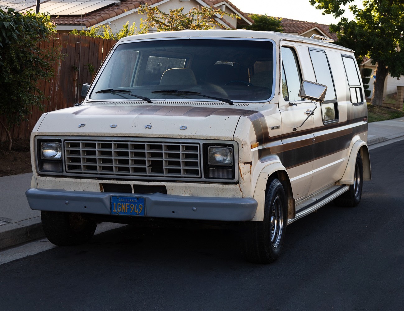 Ford-E-Series-Van-1982-Extended-Passenger-Van-19