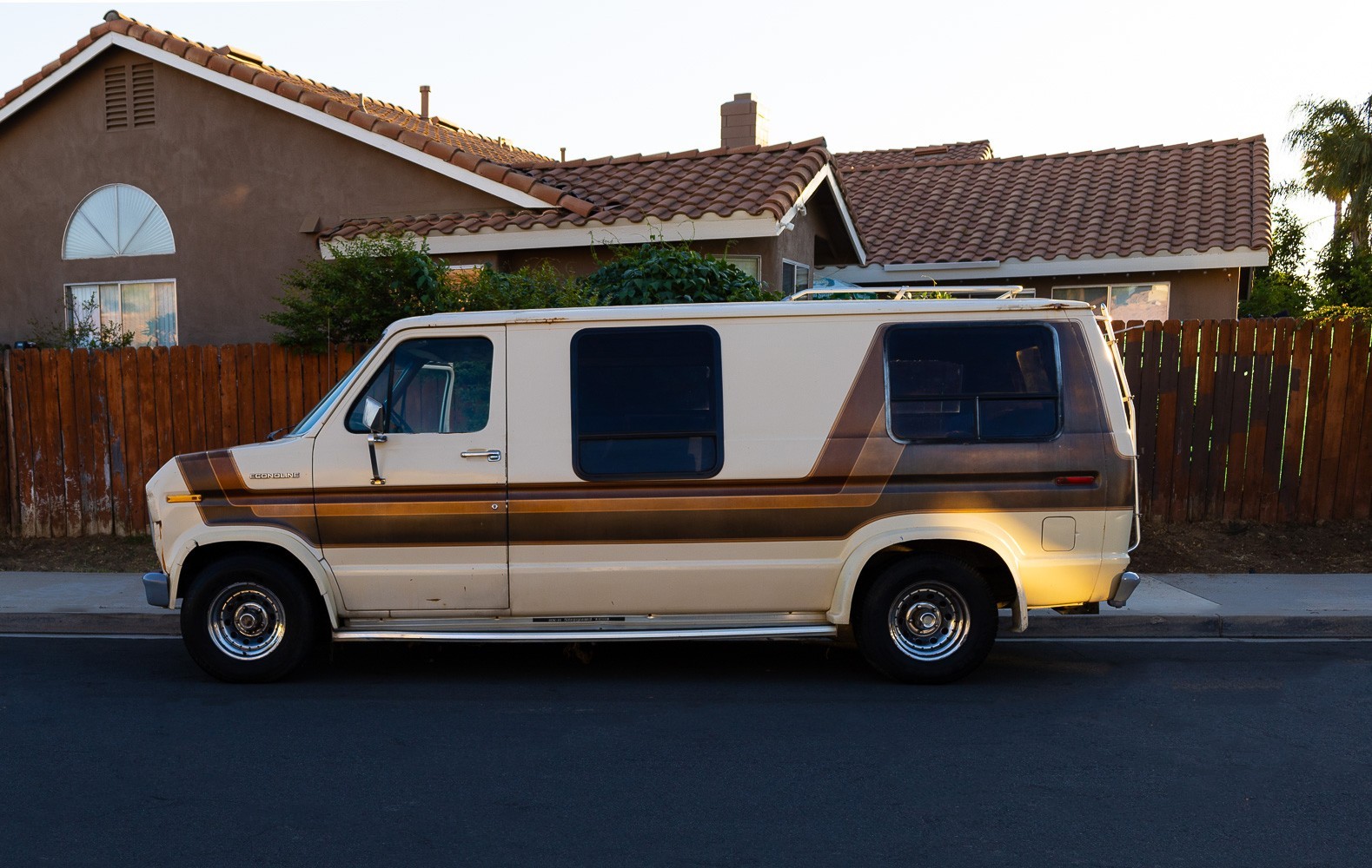 Ford-E-Series-Van-1982-Extended-Passenger-Van-2