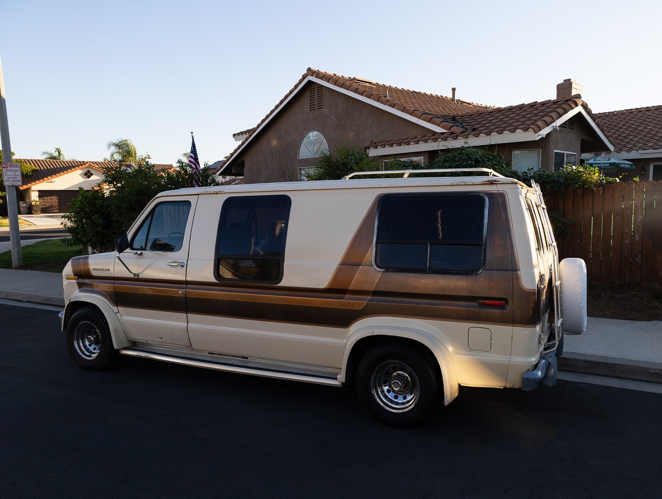 Ford-E-Series-Van-1982-Extended-Passenger-Van-3