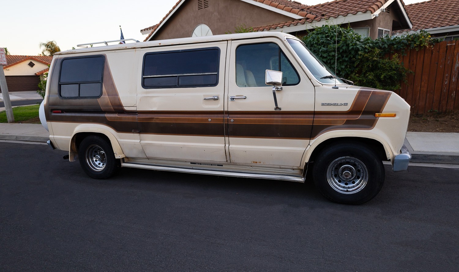 Ford-E-Series-Van-1982-Extended-Passenger-Van-6