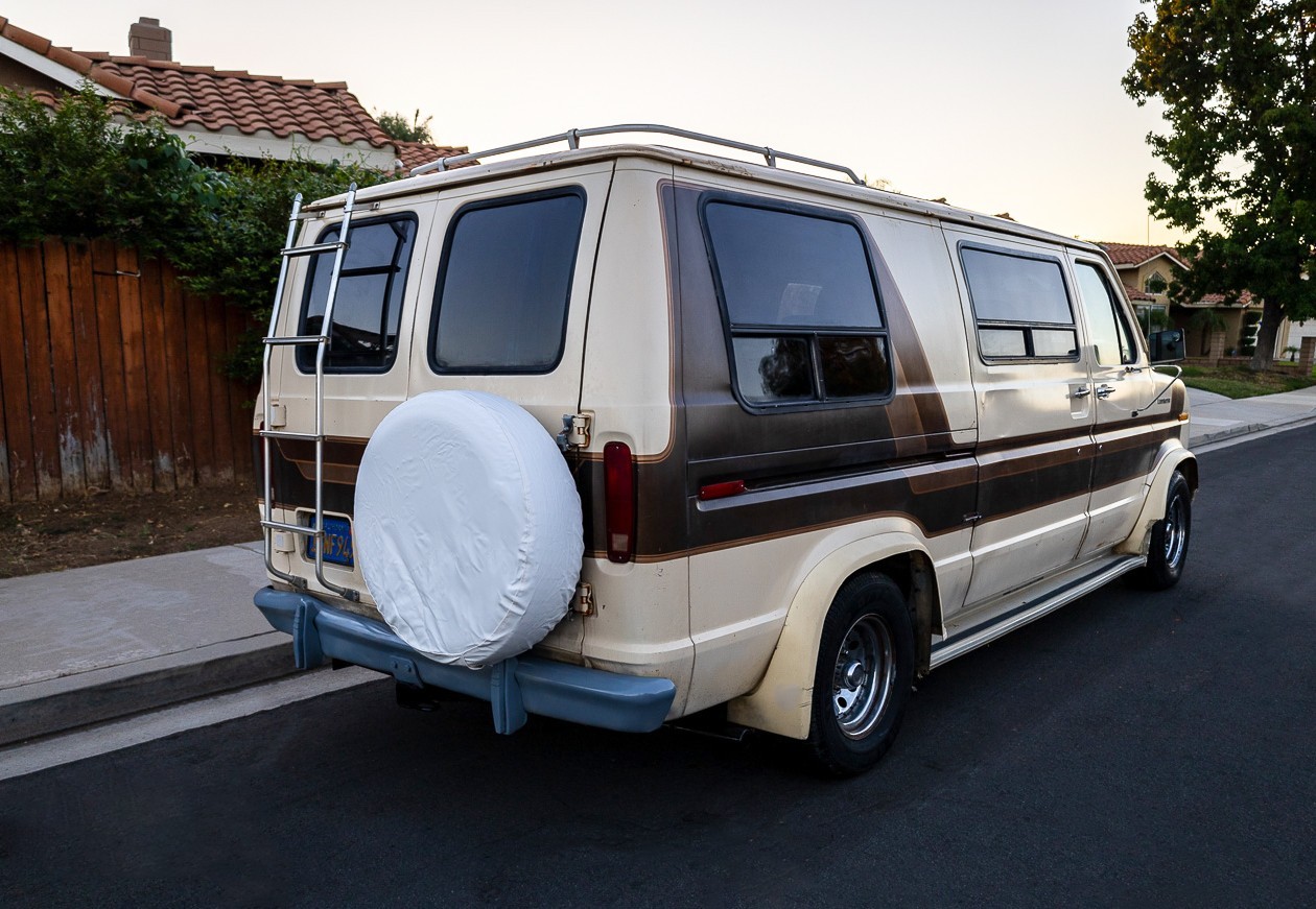 Ford-E-Series-Van-1982-Extended-Passenger-Van-8