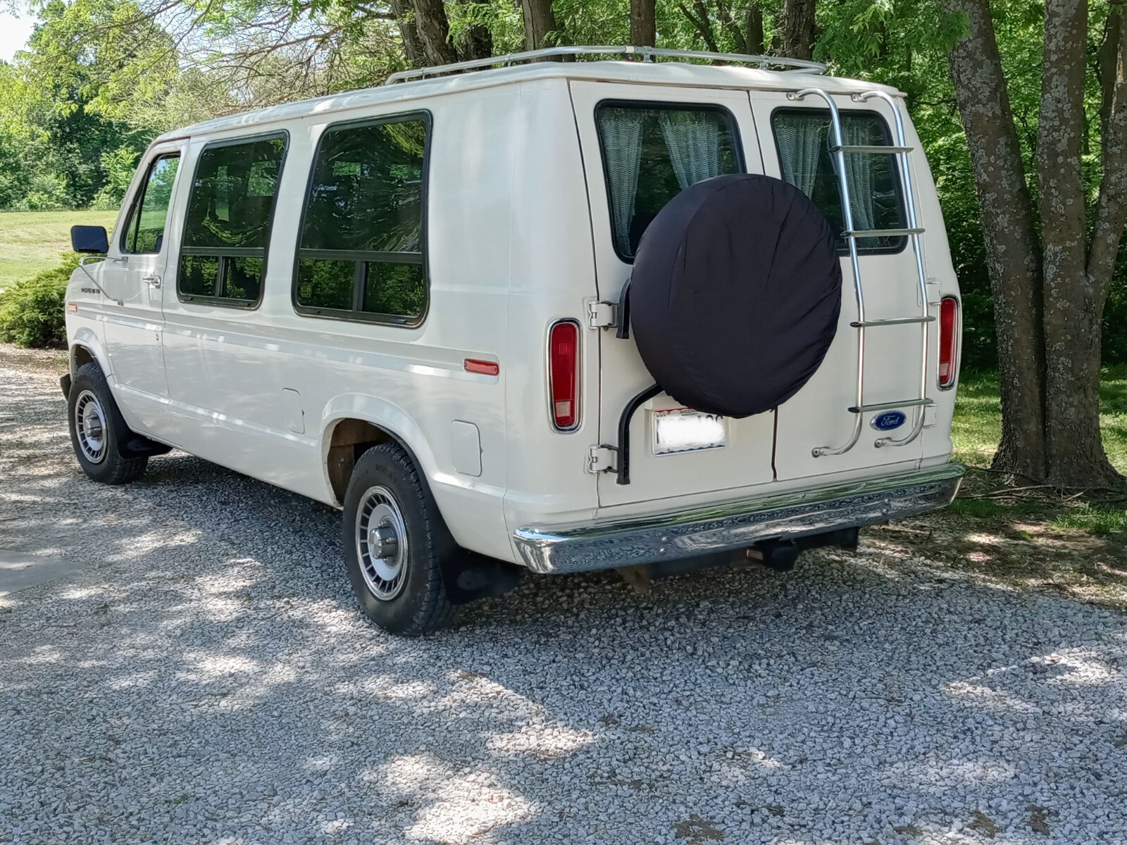 Ford-E-Series-Van-1990-Standard-Passenger-Van-2