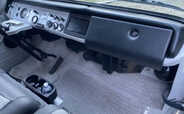 Ford-Econoline-1967-Grey-Black-and-gray-12