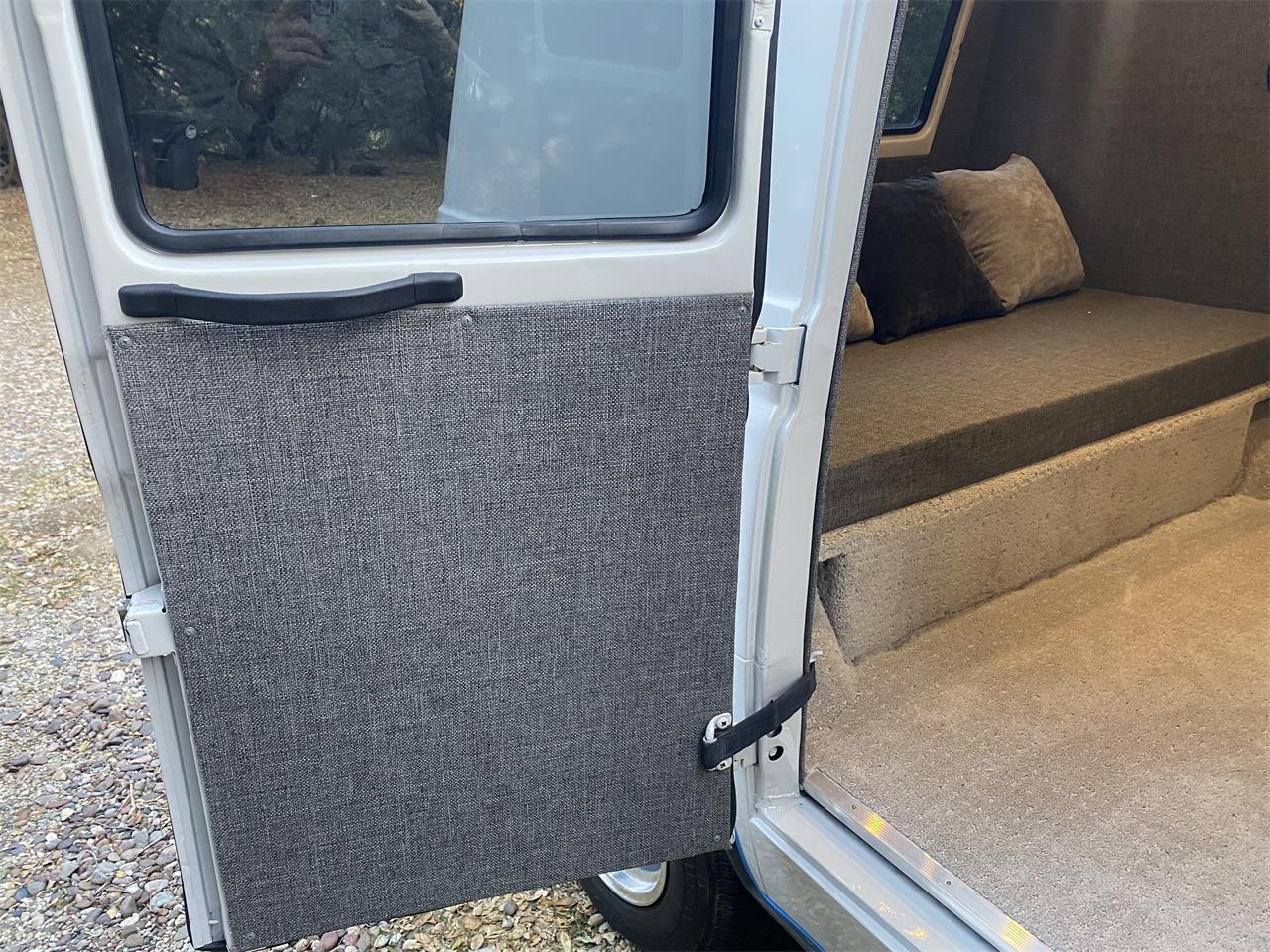 Ford-Econoline-1967-Grey-Black-and-gray-16