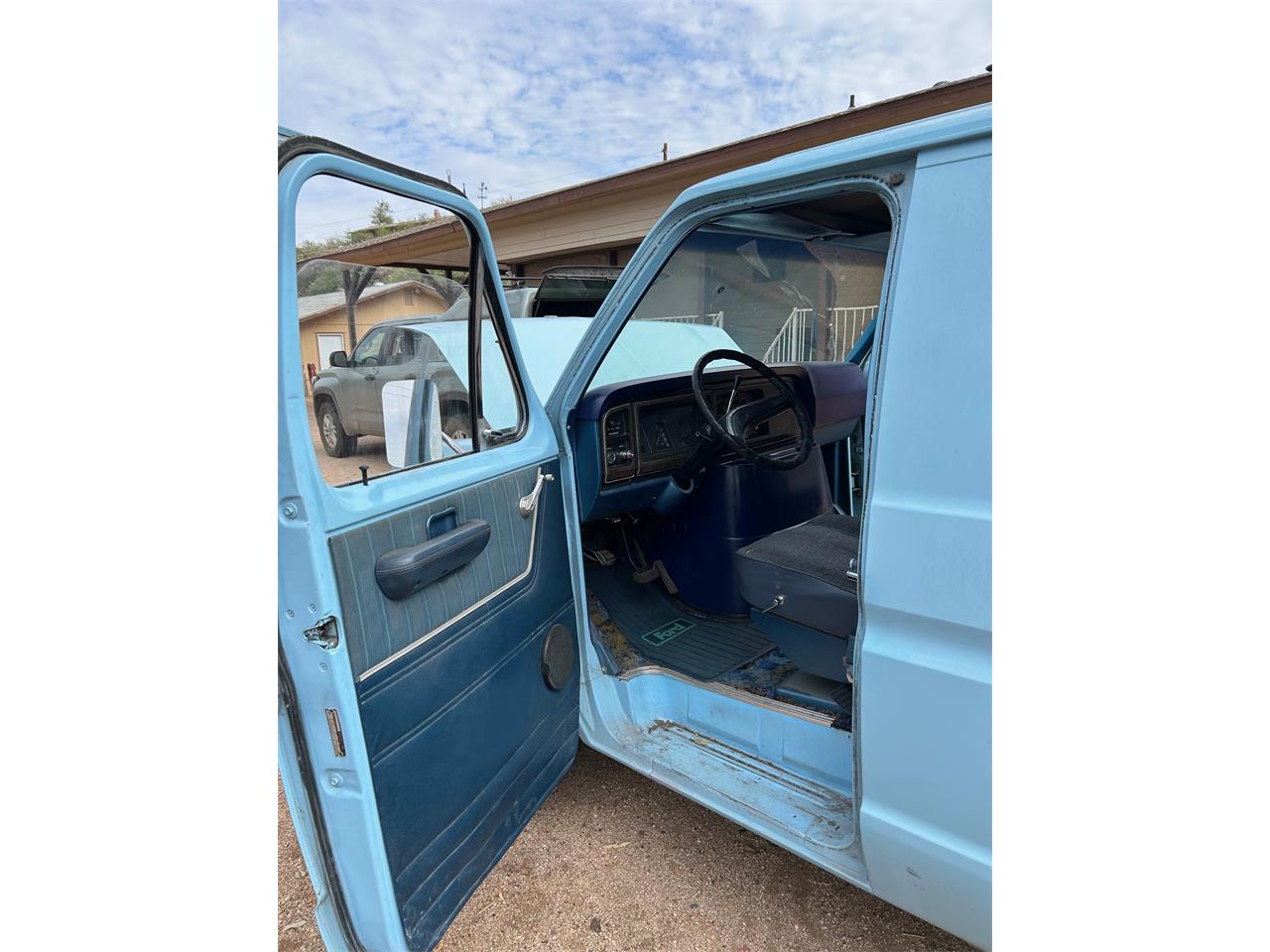 Ford-Econoline-1976-Light-Blue-Blue-and-Brown-1
