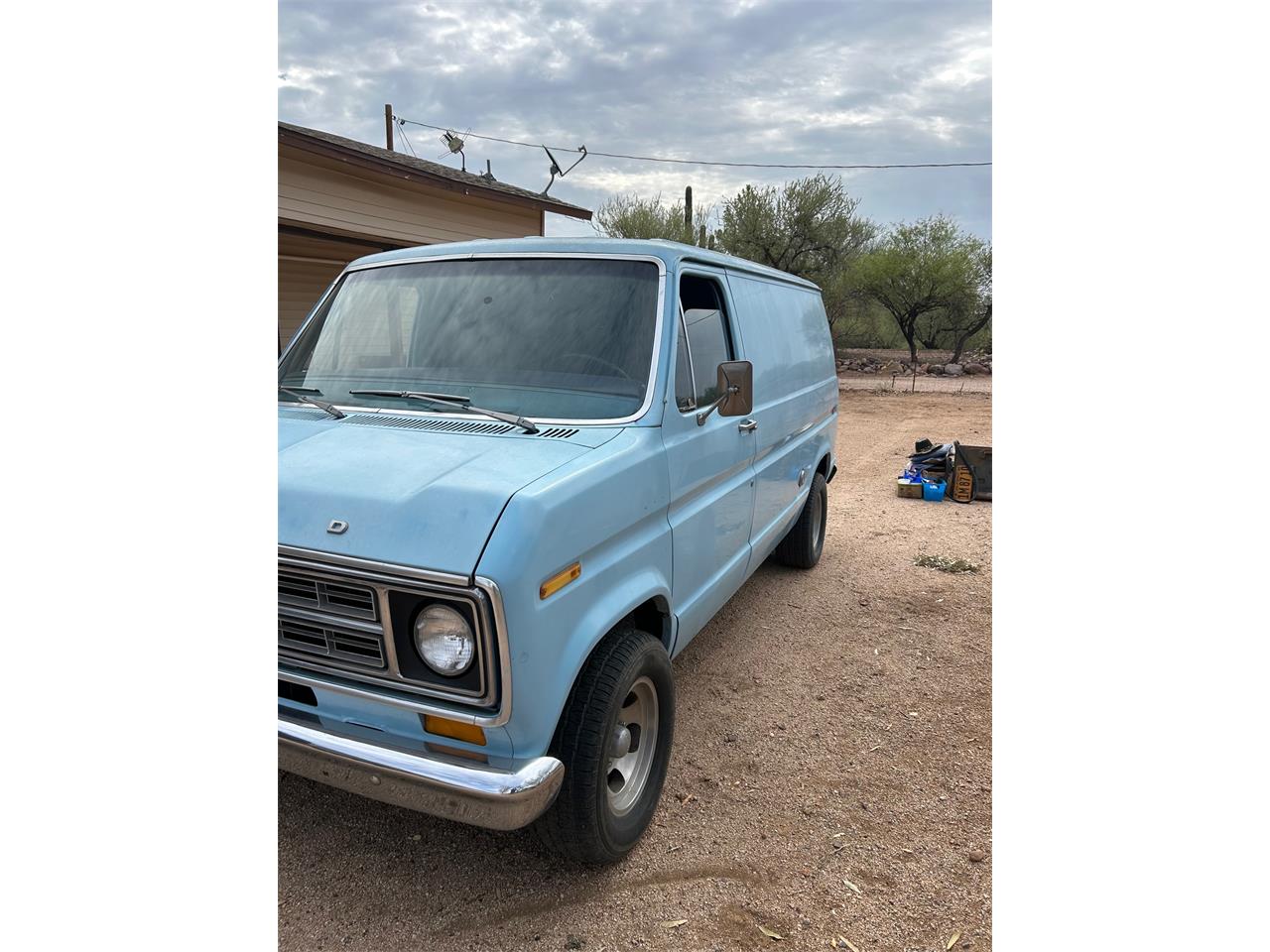 Ford-Econoline-1976-Light-Blue-Blue-and-Brown-3