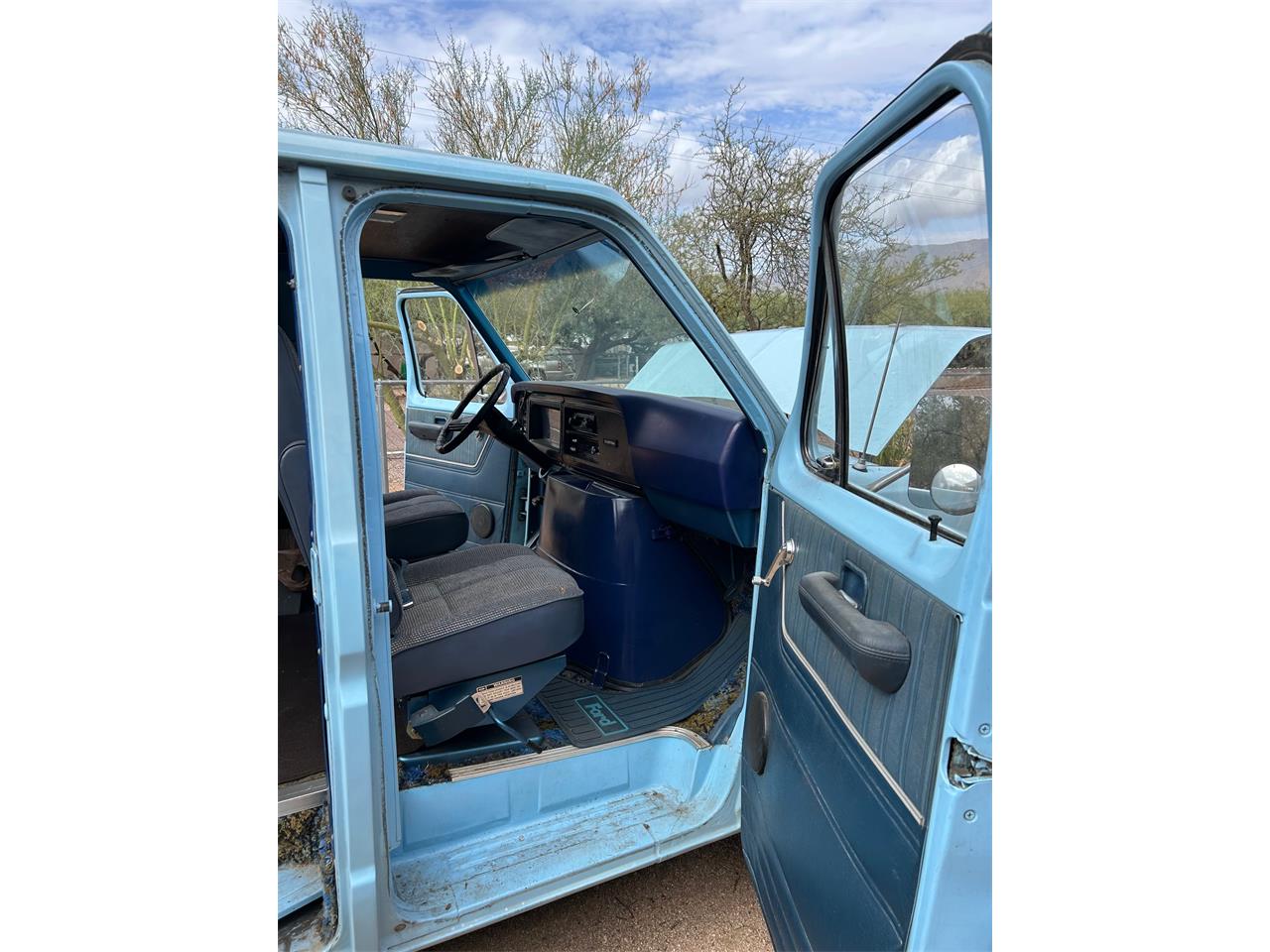 Ford-Econoline-1976-Light-Blue-Blue-and-Brown-7