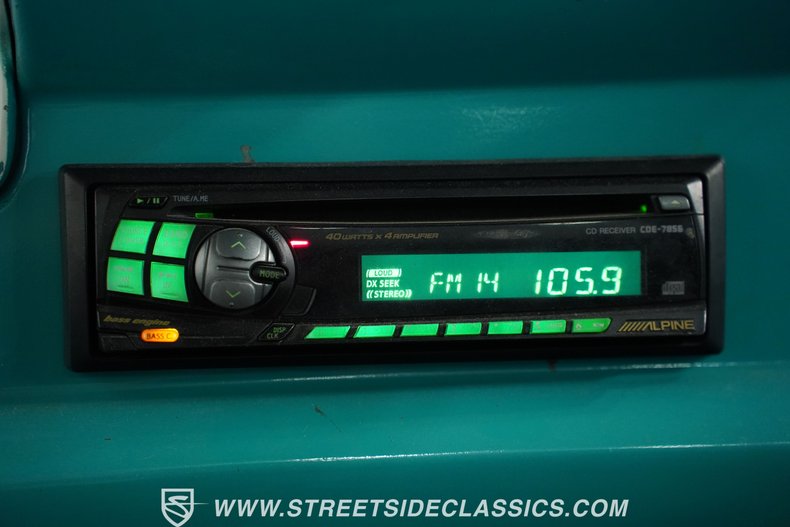 Ford-F-100-1960-Caribbean-Turquoise-Charcoal-40