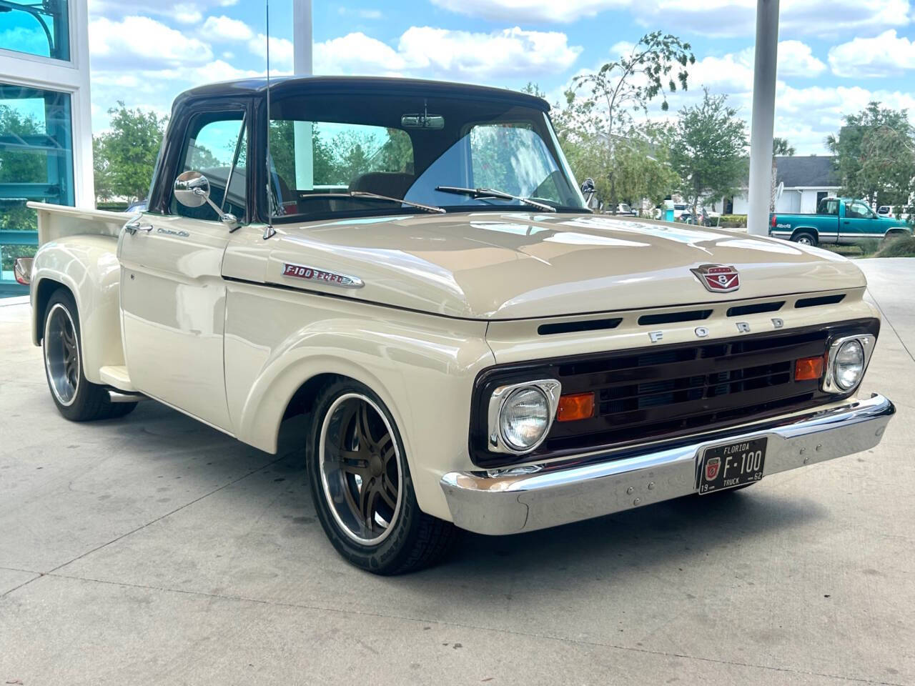 Ford-F-100-1962-Pickup-Truck-2