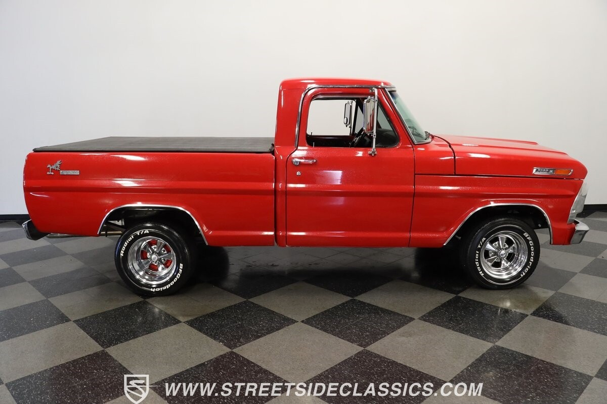 Ford-F-100-1967-Pickup-Truck-12