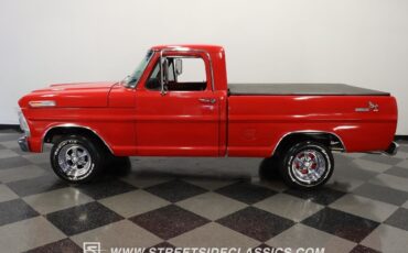 Ford-F-100-1967-Pickup-Truck-2