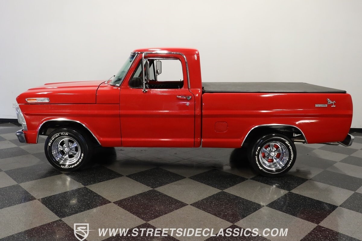 Ford-F-100-1967-Pickup-Truck-2