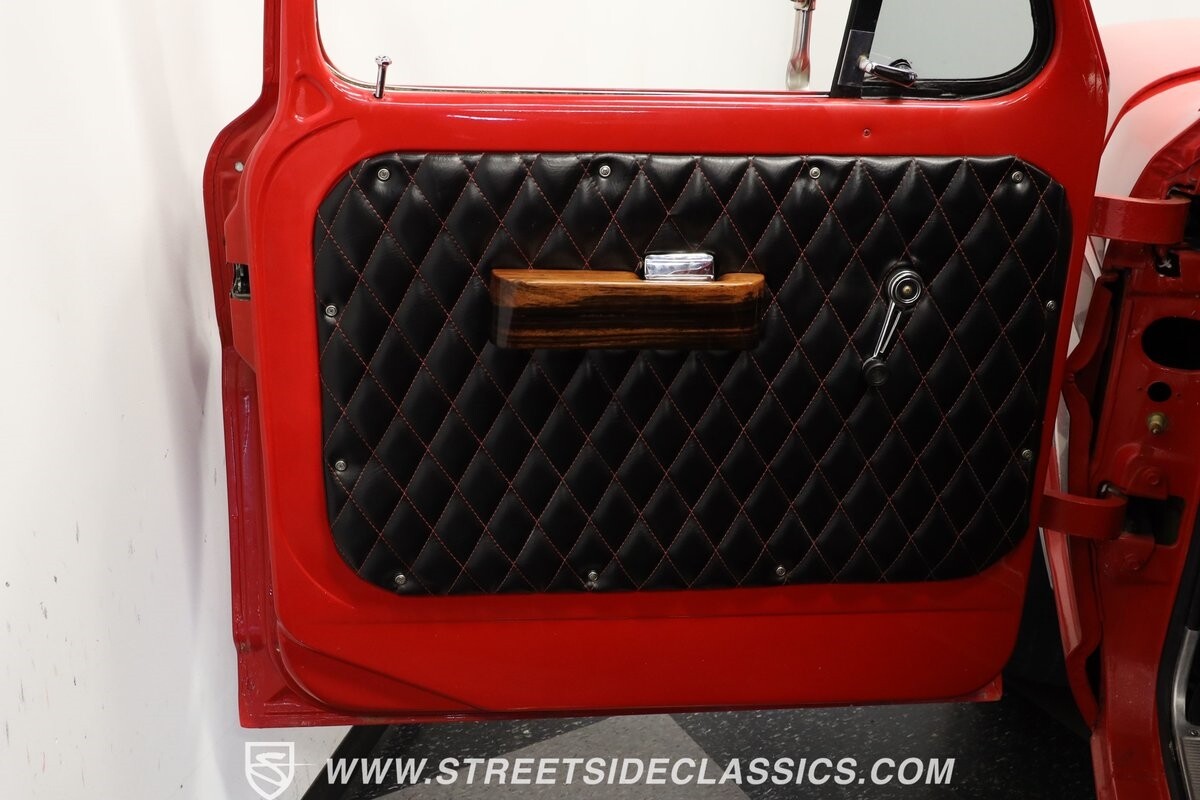 Ford-F-100-1967-Pickup-Truck-33