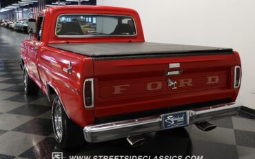 Ford-F-100-1967-Pickup-Truck-7