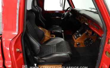 Ford-F-100-1967-Red-Metallic-Flake-Black-12