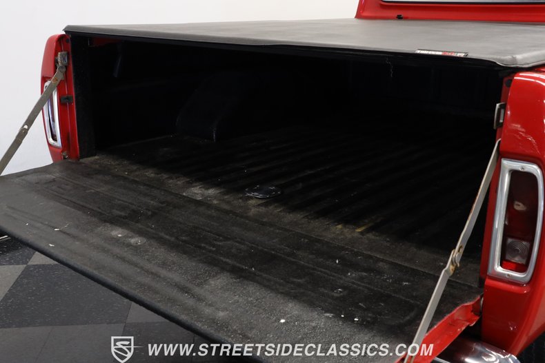 Ford-F-100-1967-Red-Metallic-Flake-Black-20