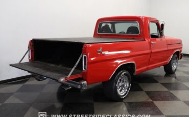 Ford-F-100-1967-Red-Metallic-Flake-Black-22