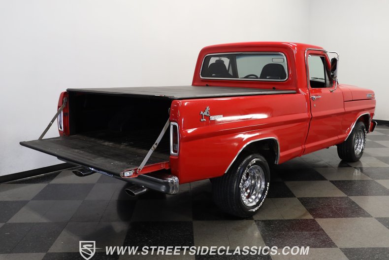 Ford-F-100-1967-Red-Metallic-Flake-Black-22