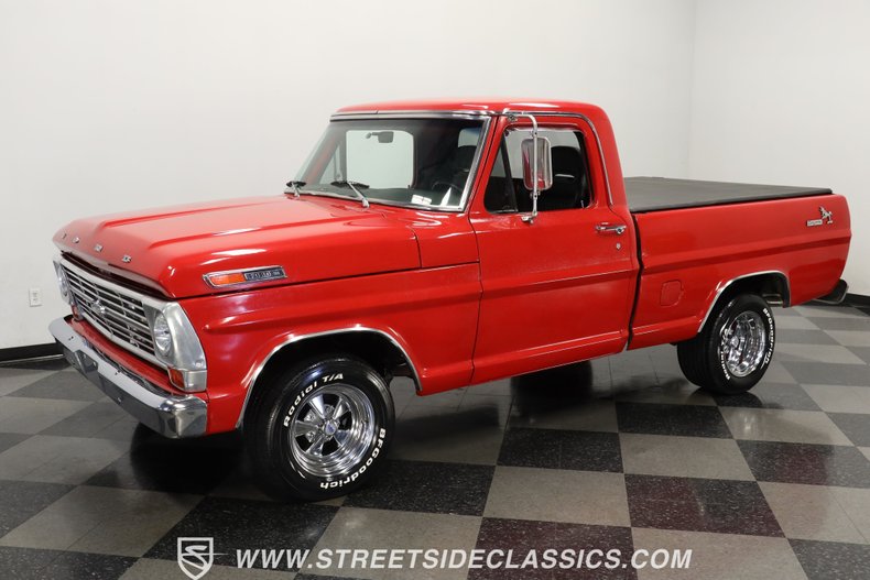 Ford-F-100-1967-Red-Metallic-Flake-Black-24
