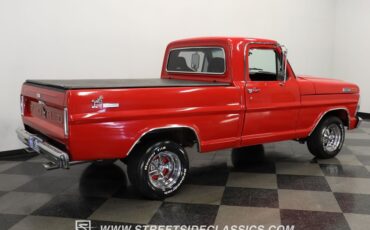 Ford-F-100-1967-Red-Metallic-Flake-Black-29