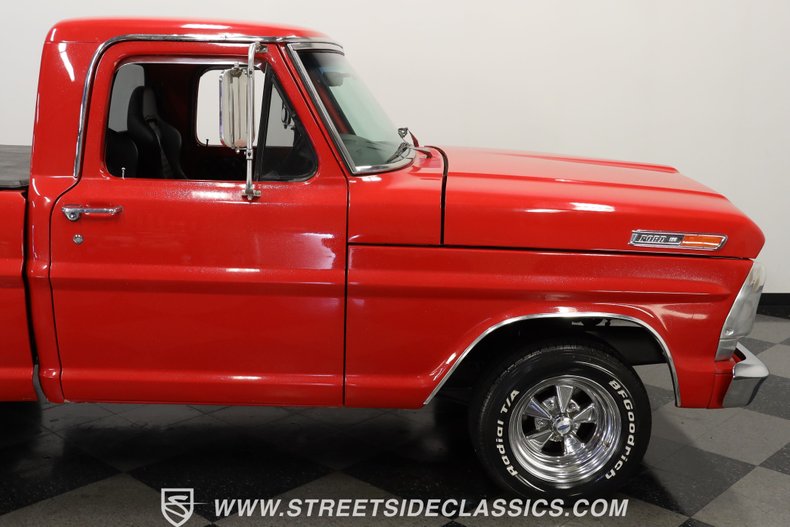 Ford-F-100-1967-Red-Metallic-Flake-Black-35
