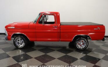 Ford-F-100-1967-Red-Metallic-Flake-Black-39