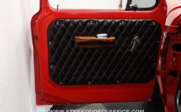 Ford-F-100-1967-Red-Metallic-Flake-Black-44