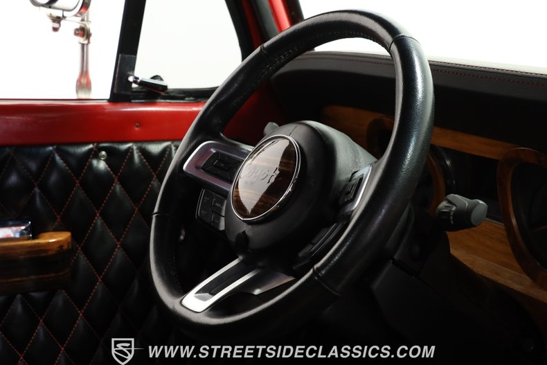 Ford-F-100-1967-Red-Metallic-Flake-Black-45