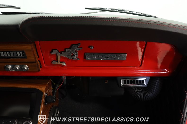 Ford-F-100-1967-Red-Metallic-Flake-Black-48