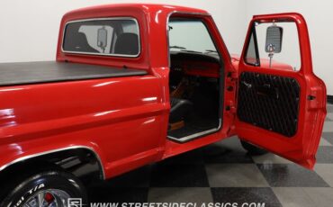 Ford-F-100-1967-Red-Metallic-Flake-Black-49