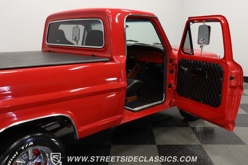 Ford-F-100-1967-Red-Metallic-Flake-Black-49