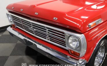 Ford-F-100-1967-Red-Metallic-Flake-Black-5