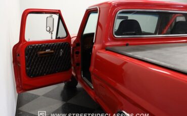 Ford-F-100-1967-Red-Metallic-Flake-Black-6