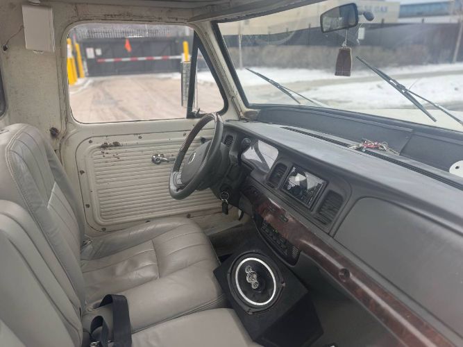 Ford-F-100-1967-White-4