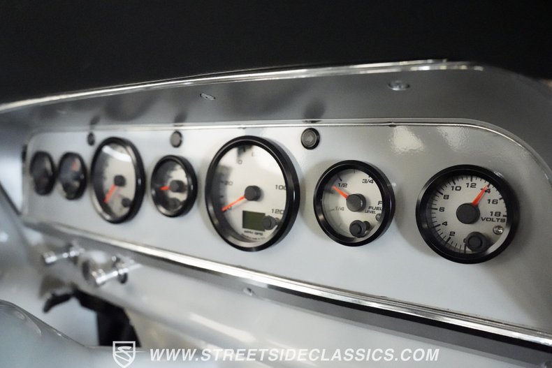 Ford-F-100-1968-Avalanche-Grey-Black-3