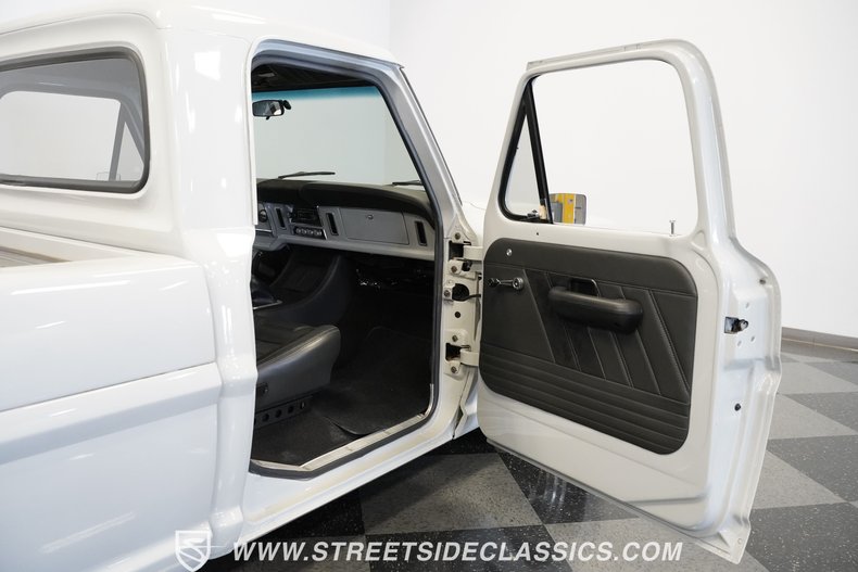 Ford-F-100-1968-Avalanche-Grey-Black-43