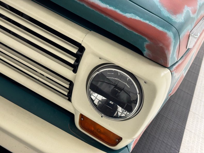 Ford-F-100-1968-Caribbean-Turquoise-Black-13