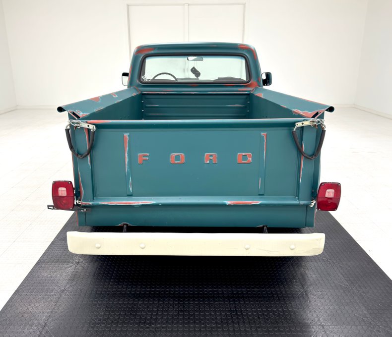 Ford-F-100-1968-Caribbean-Turquoise-Black-2