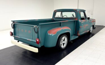 Ford-F-100-1968-Caribbean-Turquoise-Black-3