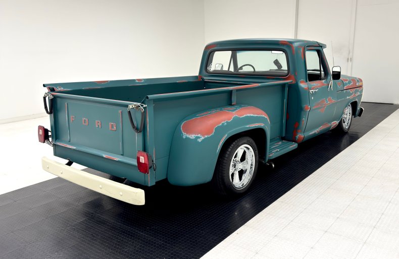 Ford-F-100-1968-Caribbean-Turquoise-Black-3