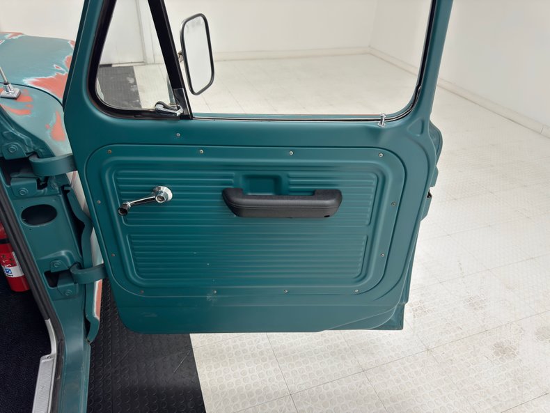 Ford-F-100-1968-Caribbean-Turquoise-Black-30
