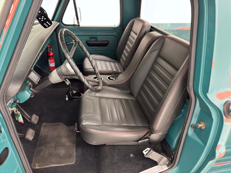 Ford-F-100-1968-Caribbean-Turquoise-Black-31