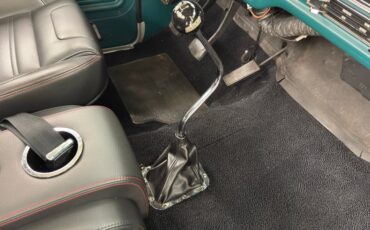 Ford-F-100-1968-Caribbean-Turquoise-Black-39