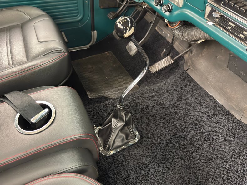 Ford-F-100-1968-Caribbean-Turquoise-Black-39