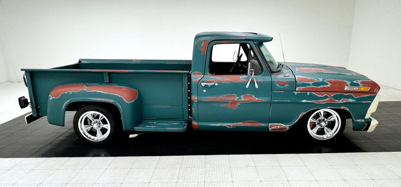 Ford-F-100-1968-Caribbean-Turquoise-Black-4