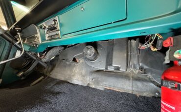 Ford-F-100-1968-Caribbean-Turquoise-Black-41