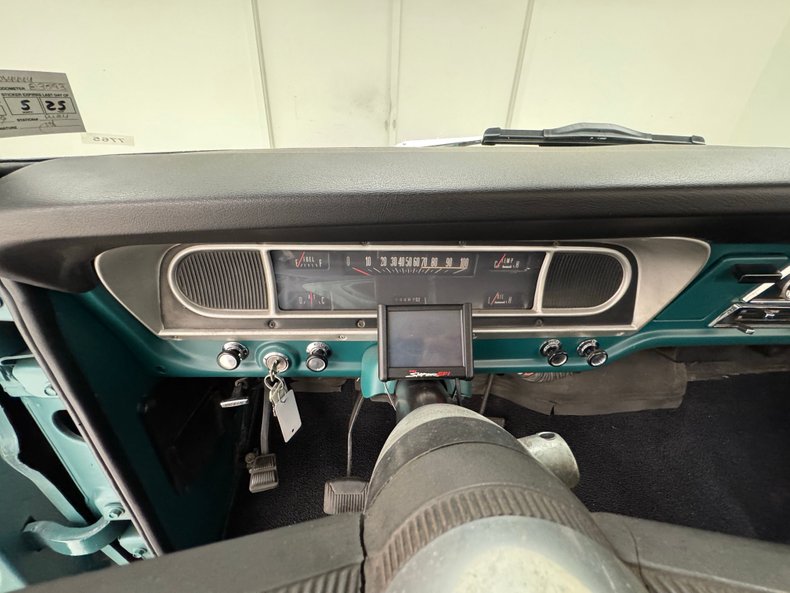 Ford-F-100-1968-Caribbean-Turquoise-Black-6