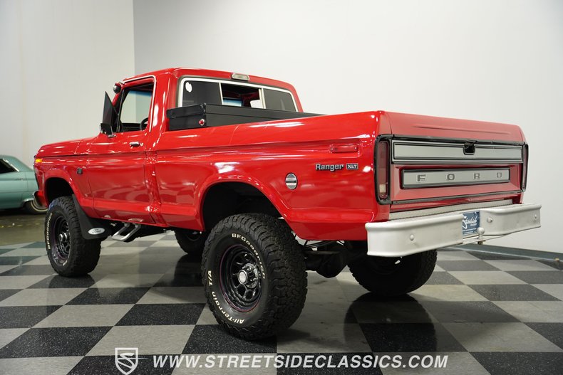 Ford-F-100-1975-Candy-Apple-Red-Red-12