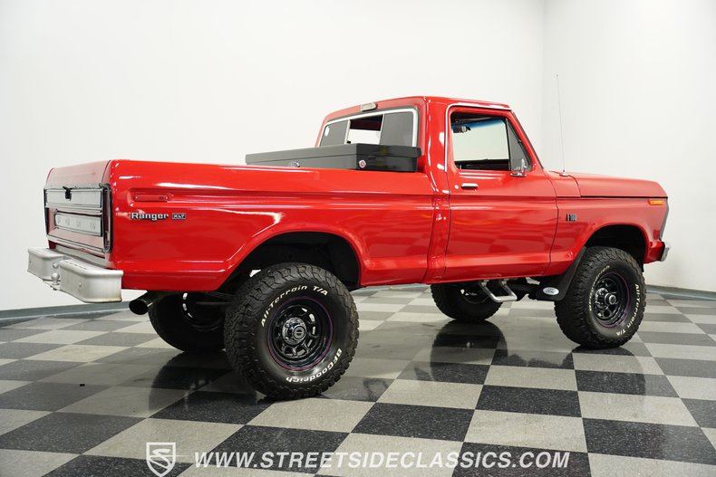 Ford-F-100-1975-Candy-Apple-Red-Red-16